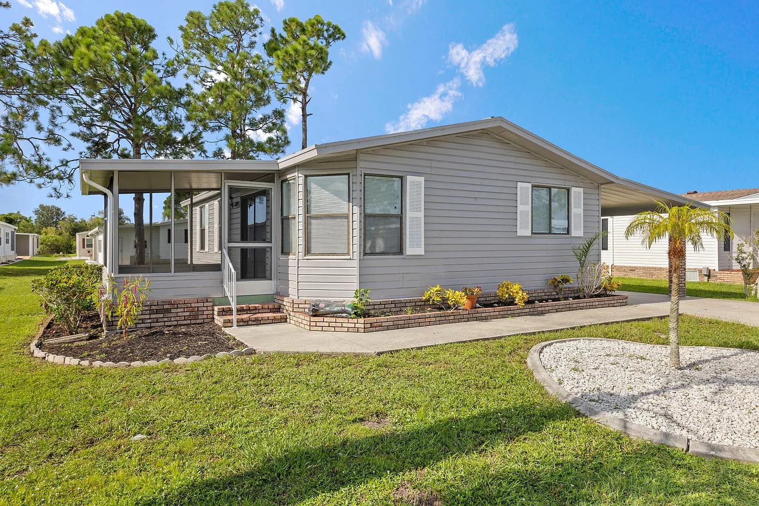 Image 3 of Beautifully Renovated 2 Bed / 2 Bath Home in Tara Woods with Private Backyard Oasis